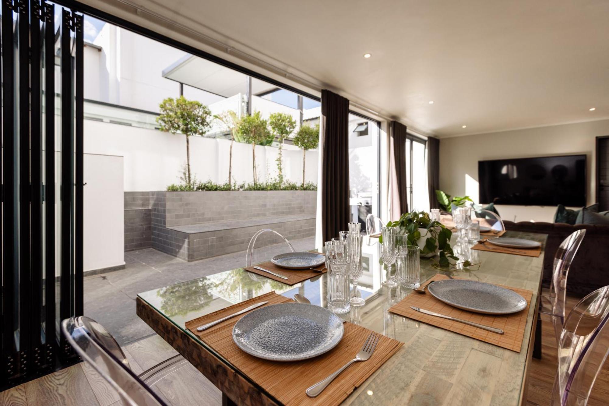 Mint Hotel 84 On Katherine โจฮันเนสเบิร์ก ภายนอก รูปภาพ