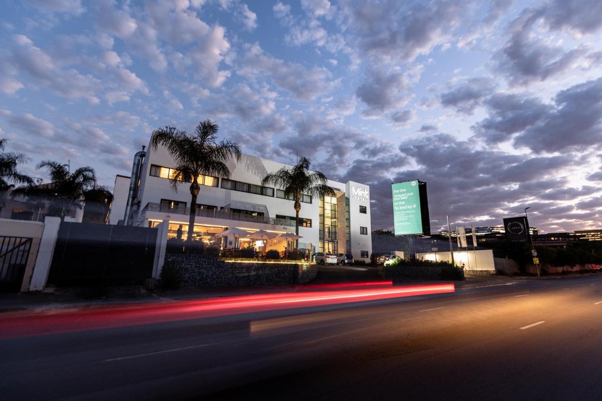 Mint Hotel 84 On Katherine โจฮันเนสเบิร์ก ภายนอก รูปภาพ