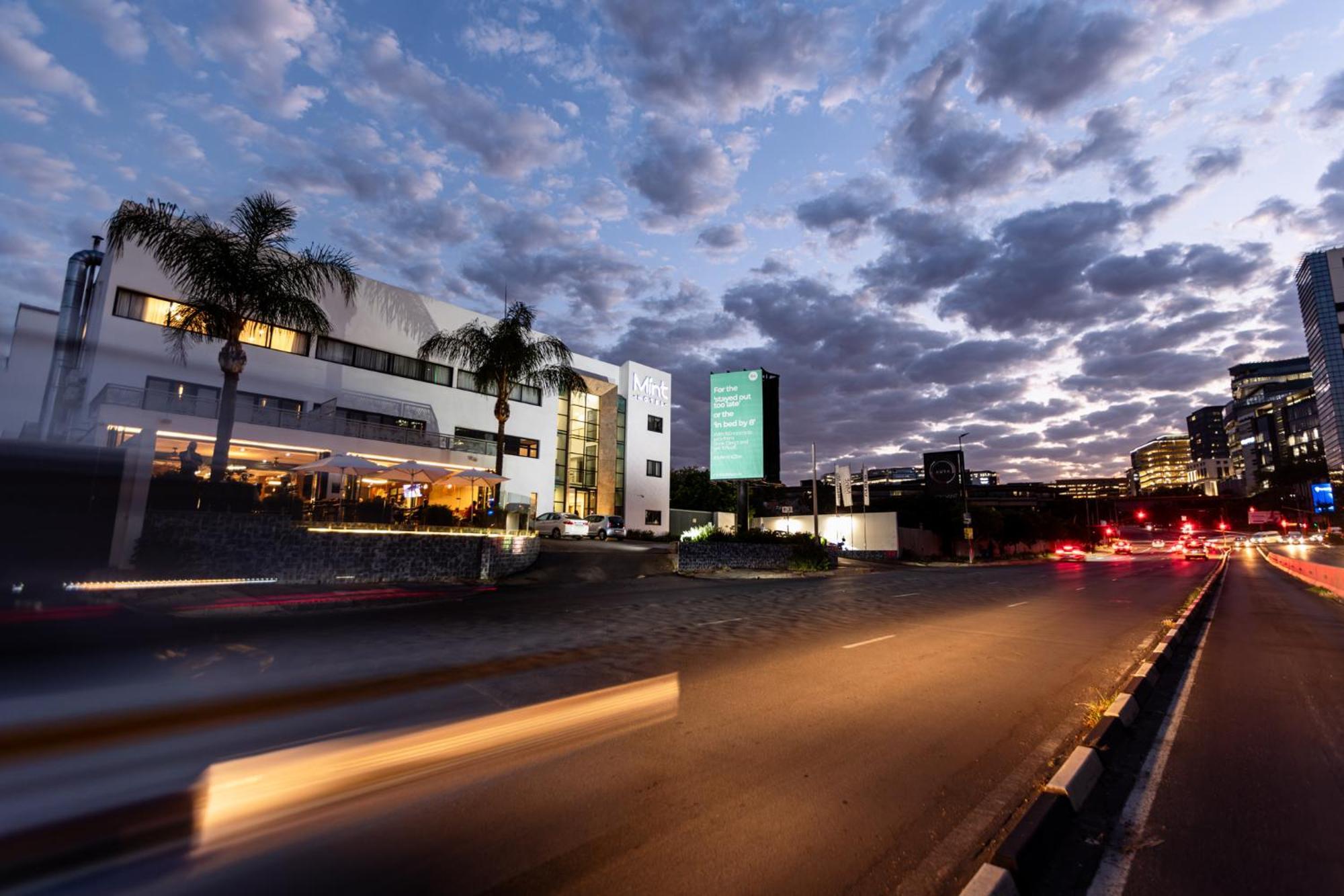 Mint Hotel 84 On Katherine โจฮันเนสเบิร์ก ภายนอก รูปภาพ
